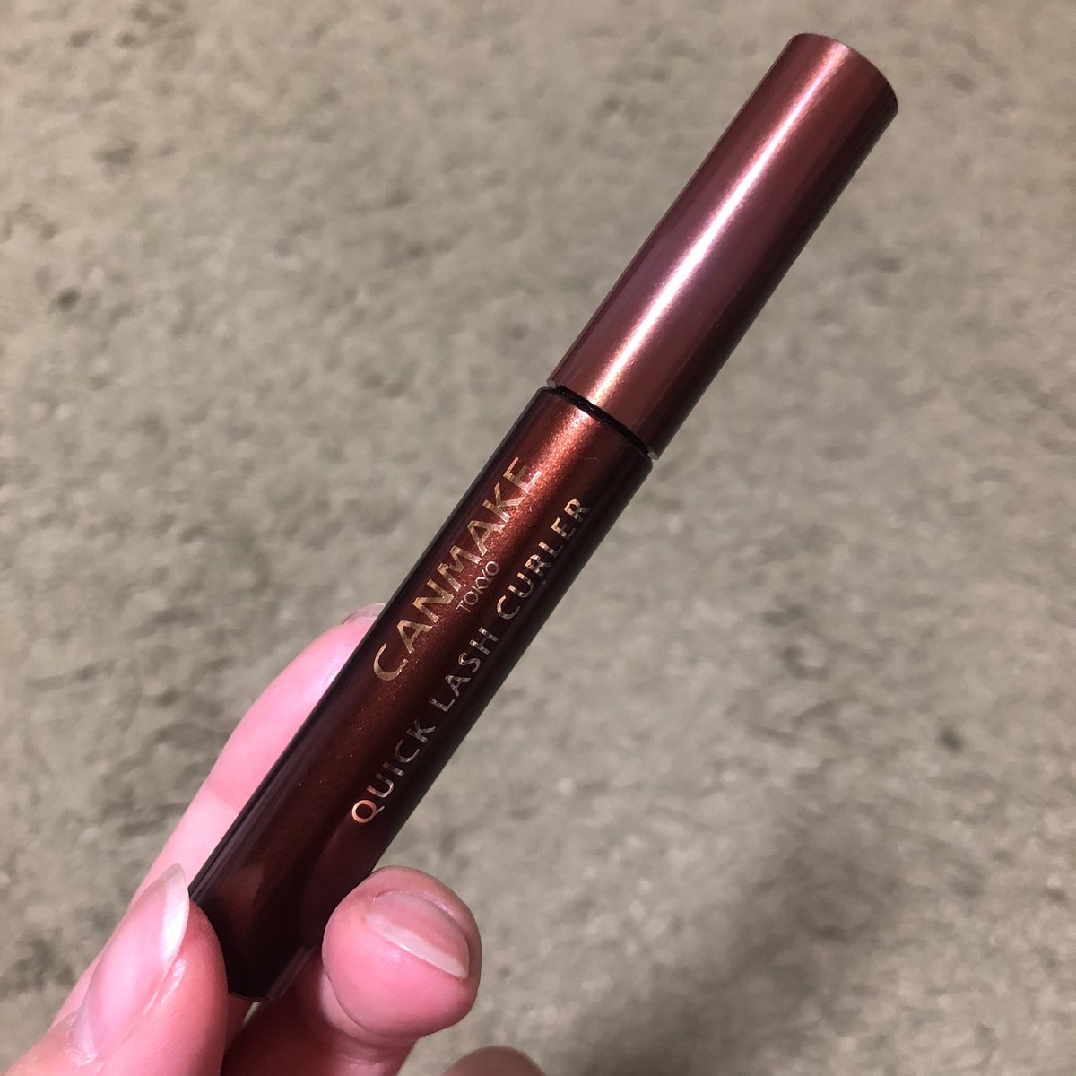 ツインズコスメ キャンメイクのクイックラッシュカーラーはまつげのカール力が抜群 変にマスカラ下地を使うより全然 コームに付く マスカラの量が気になるのが難点だけど 気をつけて塗ればダマになる心配もなし 透明タイプを試したい ツインズコスメ
