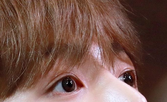 Close up to his pretty eyes 