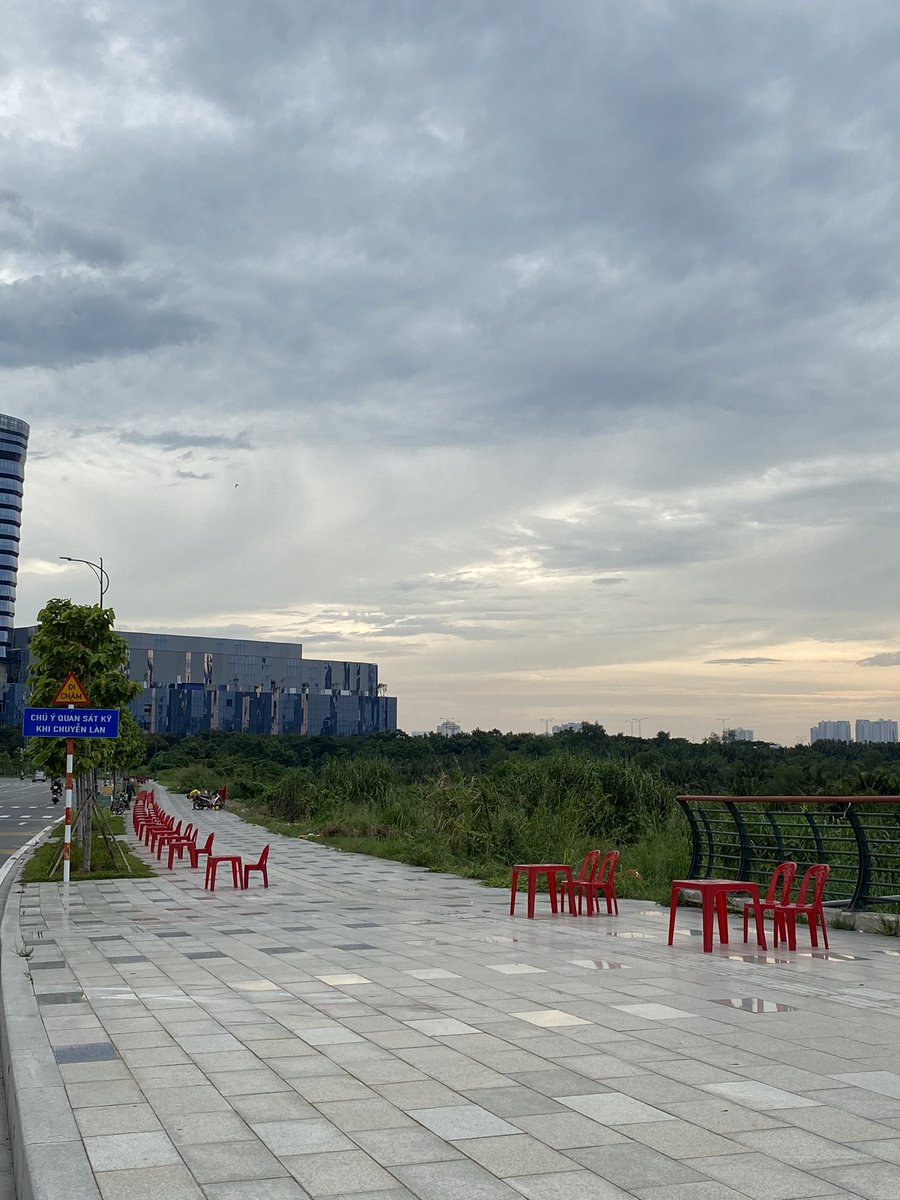 vnshocker's tweet image. ホーチミンは最近夜の時間帯に雨が降る事が多いですね。

時期によって降る時間が変っていくのは自然の何か何でしょうか。