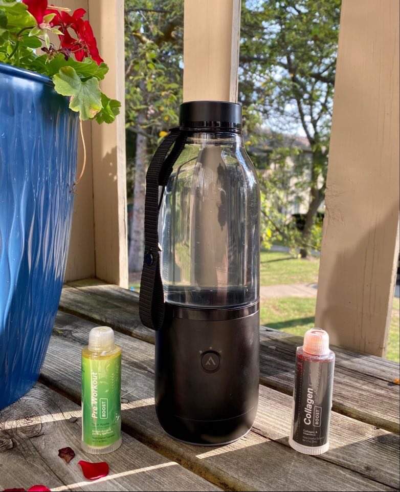 3IdiotsSports's tweet photo. The @LifeFuels smart water bottle helps you achieve your daily hydration goals. Turn your ordinary water into a functional beverage packed with flavor, vitamins and nutrients. Go to https://t.co/hM8161FTzb and use code 3idiots to get 10% off anything over $100!! #Lifefuels https://t.co/e8El59gvni