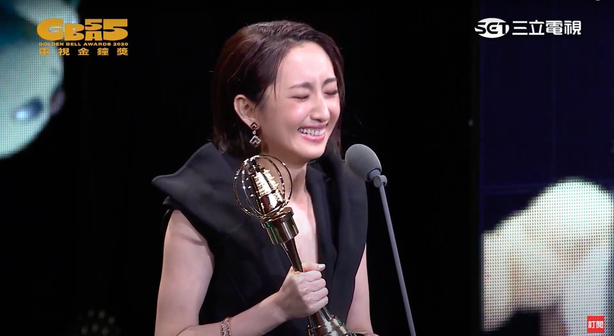 seoparkang's tweet photo. Such a cutie #AliceKe, congrats queen so well-deserved👏
The difference between her speech in 2016 vs 2020 about the directors 😂😂 In 2016 she complained that the director of #MarryMeOrNot was too hard on her, and today she said the #SomedayOrOneDay director was so warm https://t.co/I1N6LyddSl