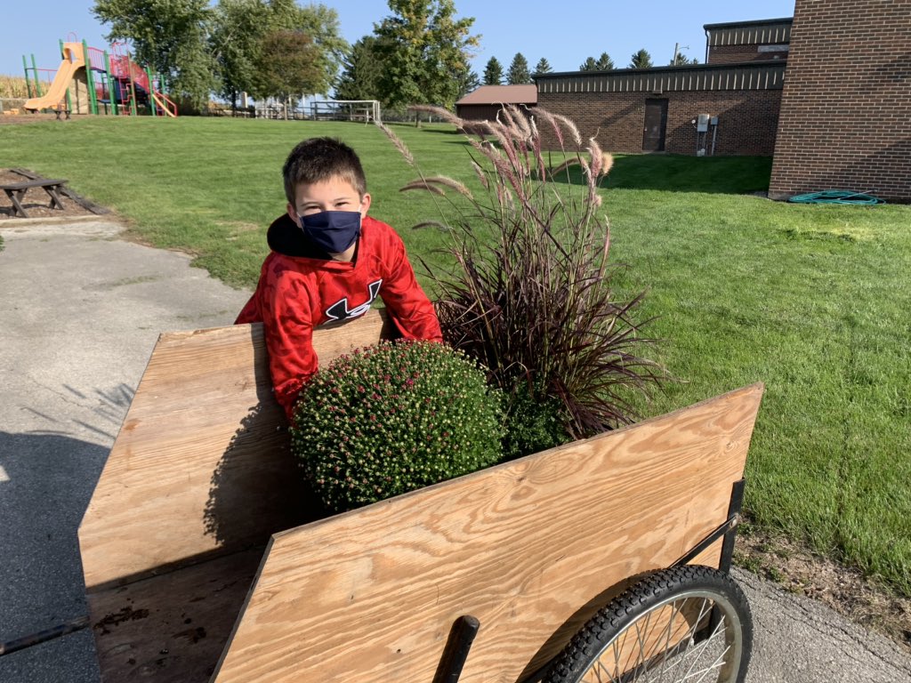 mphsap's tweet photo. Our mum sale is open until noon today, Saturday 9/26! Find us at HSEC or visit the Kalona Historical Village Museum Tag Sale to support our program. #mphawks https://t.co/ixKbtSCZpV
