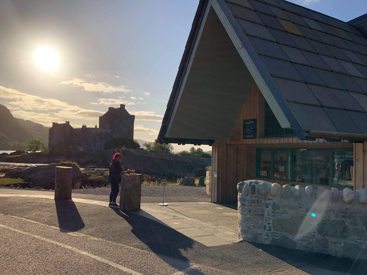It's a beautiful evening ☀️ It's sunny, theres a wee breeze to keep the midgies away and it's not too cold. Just perfect for sitting outside enjoying some of our fish &amp; chips 🤤
We're open until 7pm - you can also call &amp; order in advance on 01599 235468 to save having to queue 😁
