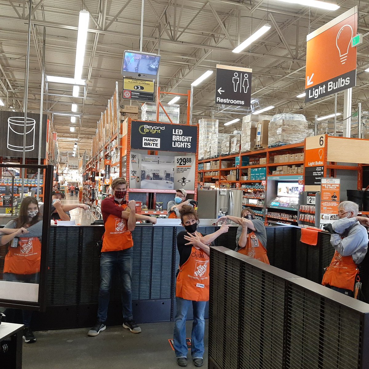Starting the day off right at 4725 with the weekly safety focus....Overexertion, top of mind! #weeklsafetyfocusD274 <a href="/Bselch/">Brianna Selch</a> <a href="/kyle_mckinnon12/">🅺🆈🅻🅴 🅼🅲🅺🅸🅽🅽🅾🅽</a> @EileenJenkins32 <a href="/Sutherland214/">Marcus Sutherland</a>