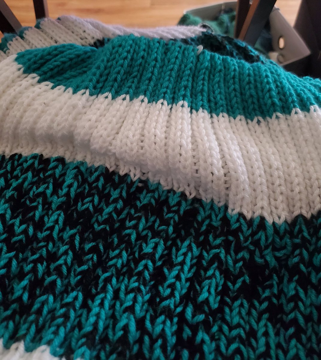 DmvSc2's tweet image. #KnittingwithKPop #RequestLine - guess who started on the last section of the #SHINee Throw?!?! Might as well make this a 2 for 1 tweet with some thirst. Y&apos;all know me!! #kpopkougarknitting #SwexySaturday #happyknitting