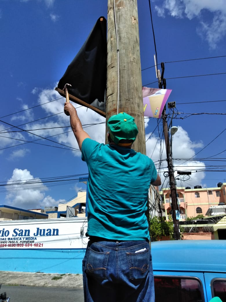 AlpaisJCE's tweet photo. Alianza País @AlianzaPaisRD.  Continúa desmontando la publicidad colocada en ña pasada campaña https://t.co/pW4ZFKxQ57