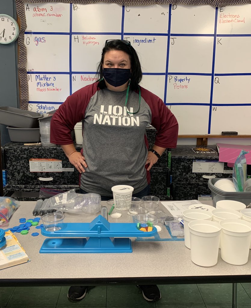 katscot's tweet photo. I told them I was the “mad scientist” We are loving science and added in a little @nearpod collaboration 🧪🔬#FOSS #mixturesandsolutions #daretobeaBEAR https://t.co/CODYIezBSD