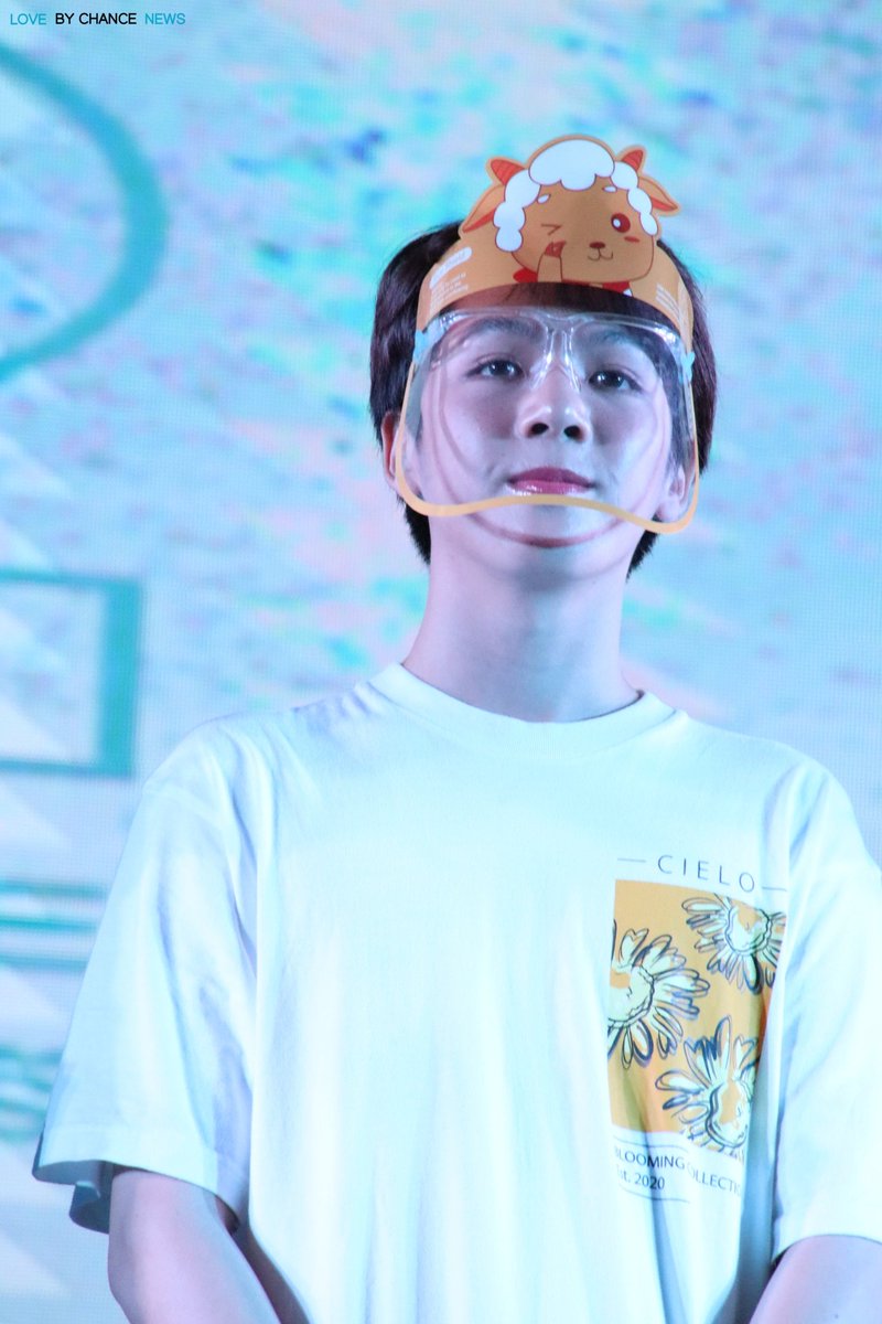 LBC_France's tweet photo. [FANMEETING]

Earth lors du fanmeeting Love By Chance 2 | A Chance To Love à Khon Kaen.

Crédit : Love By Chance News
~Cantaloupe 
#LBC2ThailandTourNorthEast #LBC2 #AChanceToLove #cooheartt #แคร์รอตของคุณกระต่าย https://t.co/BsogfEeHYR