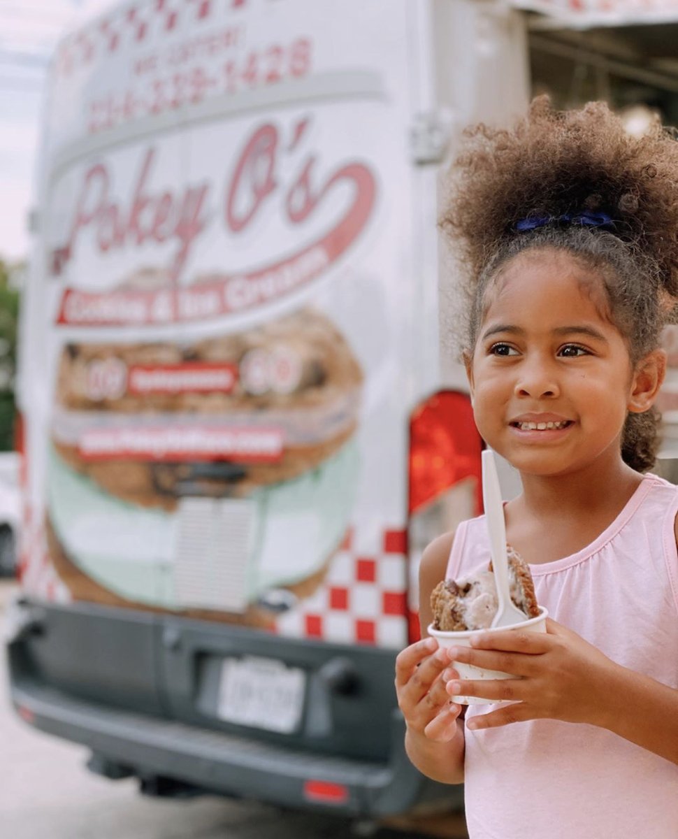 Hurry! Eat the ice cream before Mom changes her mind! 🤣⠀

📸: @in_dfw_family
#dallasfood #dallasdesserts #texassweets #pokeyos #pokeyosdallas #Icecream #icecreamsandwich #dfweats #dessertgram #EEEEEATS #forkyeah #pokeyoswaco