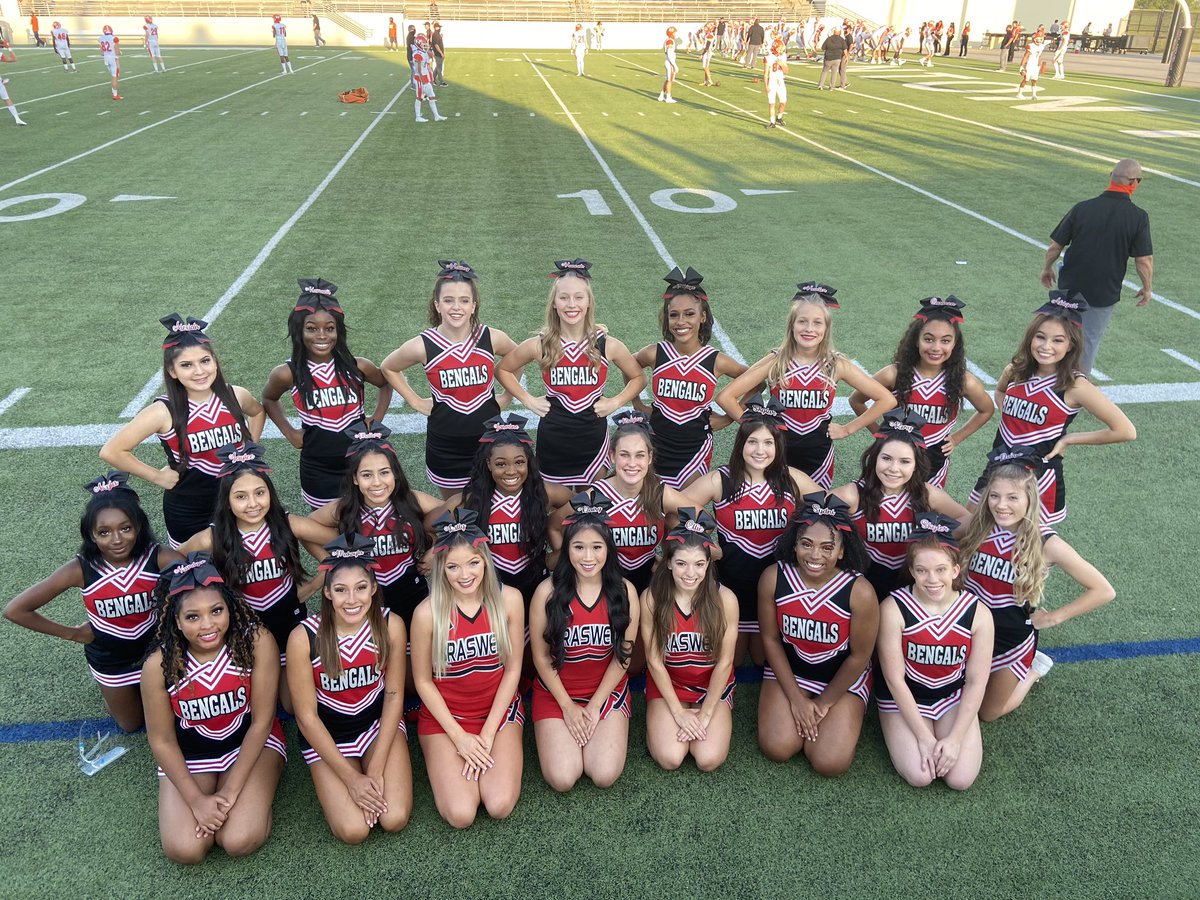 It’s official!! Friday Night Lights are live and fired up! Great job <a href="/BengalLifestyle/">Braswell Bengal Football</a> and see y’all next week ♥️ #bengalfootball