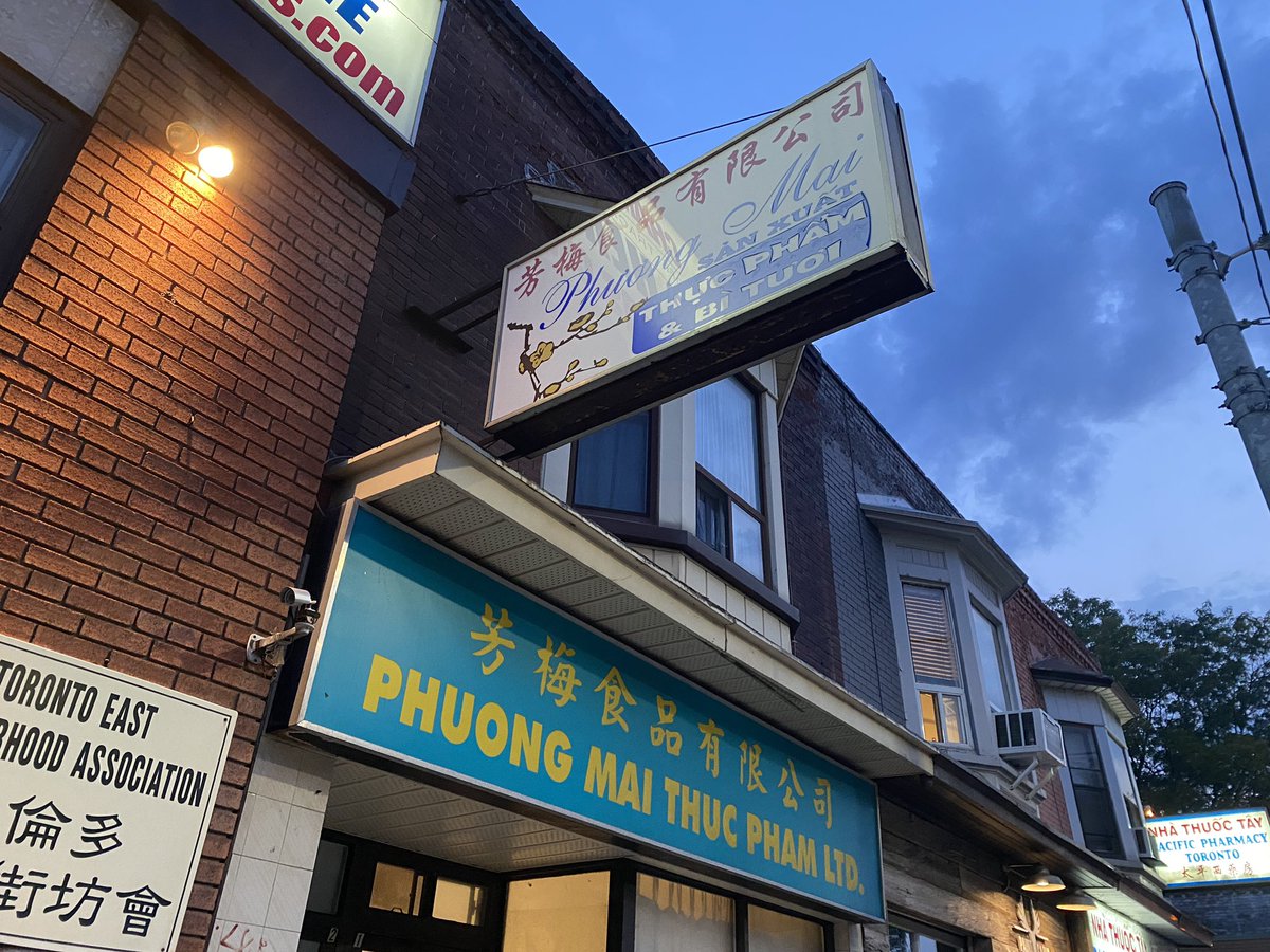 While commonly known as the second ‘official’ Chinatown of TO, dating back to the early 70s, I was always fascinated by the no. of Vietnamese businesses here. Once home to thriving Hoa community (learned that over decades many have moved to North York/Richmond Hill)