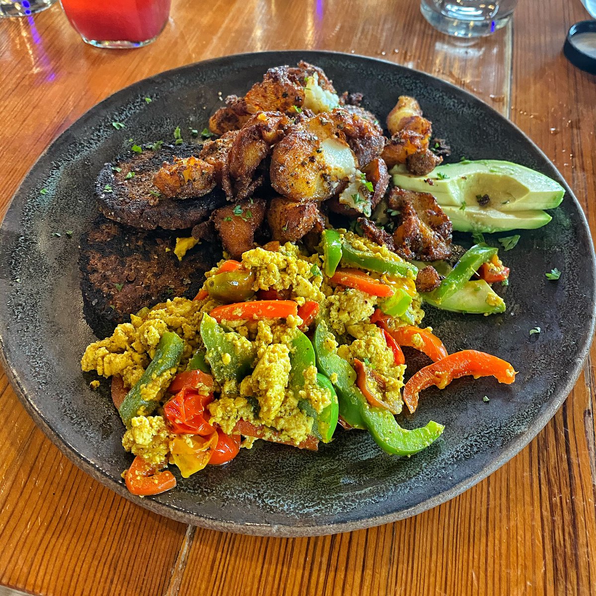 NimaiDelgado's tweet image. RT if you’d eat this breakfast for champions.

Tofu scramble
Crispy potatoes
Vegan sausage
Avocado