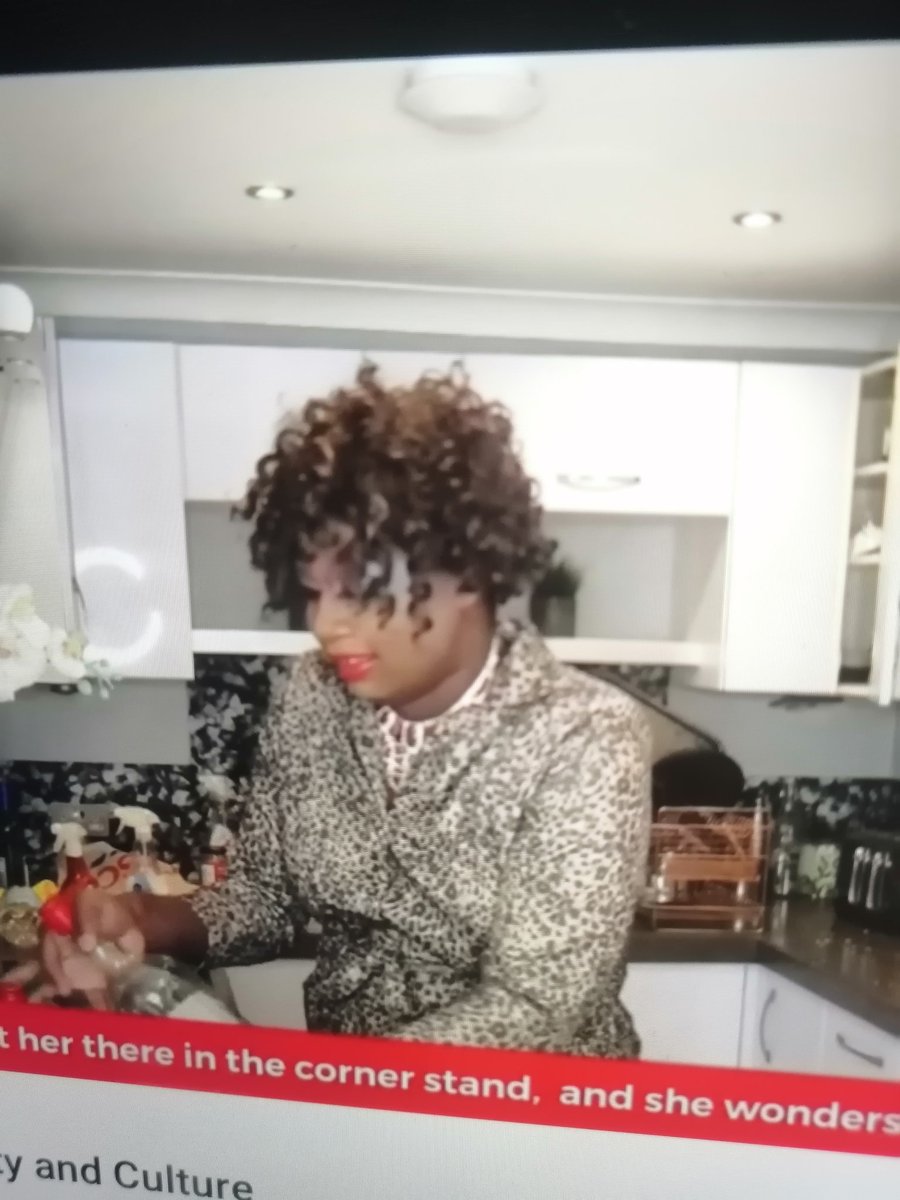 SajidaCarr's tweet photo. Finally tuning into #WMWeekender from my kitchen. Loving the conversation &amp; the BSL from @rchlvzy 

Everyone is smashing this! https://t.co/4fFvfzTpQ8 https://t.co/4U0P5In92H