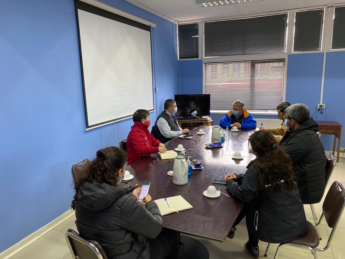 En su primera visita como Seremi (S) Eduardo Castillo a la provincia de Ultima Esperanza se reune con @GobUEsperanza <a href="/Raulsuazom/">Raúl Suazo M.</a> y alcalde <a href="/fdoparedes/">Fernando Paredes</a> y la jefa de la oficina provincial de la Seremi Paulina Barrientos,para observar en terreno la situación Covid -19 en esta zona.