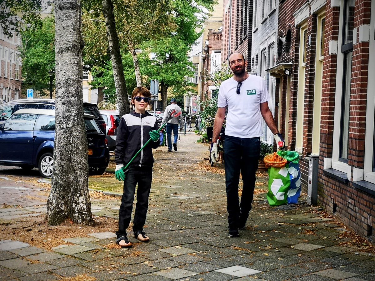 MisjaNL's tweet photo. Ik koester de momenten dat mijn 10-jarige nog enthousiast mee wil op zaterdagmiddag ❤️! #cleanupteam #d66haarlem #rozenprieel https://t.co/lgrAEggjRZ