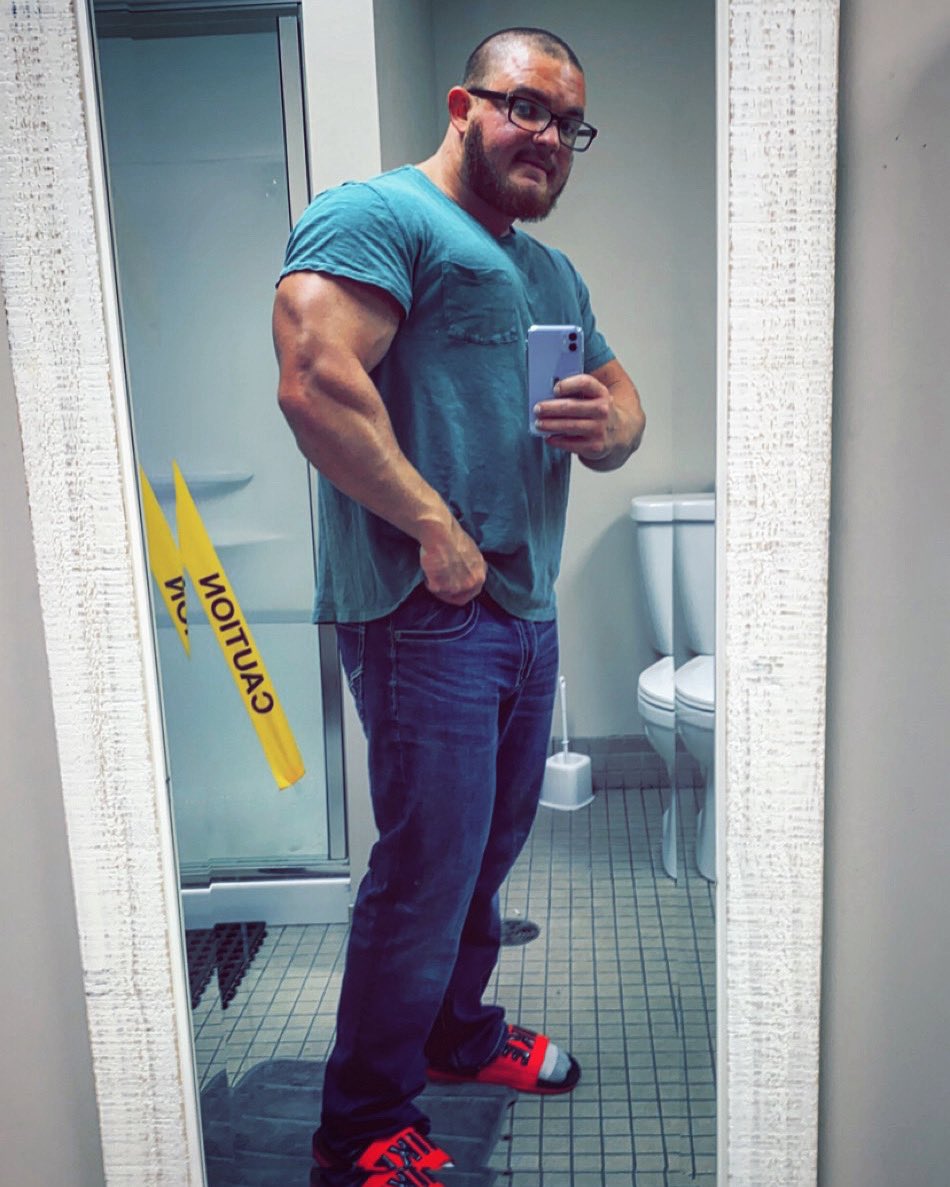 sithlordstatus's tweet photo. 🏋🏻🥋 dumbbell sensei 🥋🏋🏻 https://t.co/C7IYUBVb6K