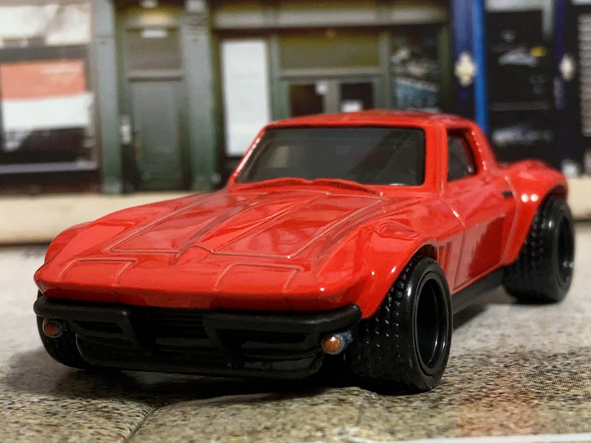 もう大丈夫 Taichoがきた Twitterren 第15回目 65 Corvette Stingray Coupe Hot Wheels Fast Amp Furious Quick Shiftersアソートより 5台目はワイルドスピードice Breakでレティが乗ったc2です 65年式をピラー等改良し66年式に似た外観になってます
