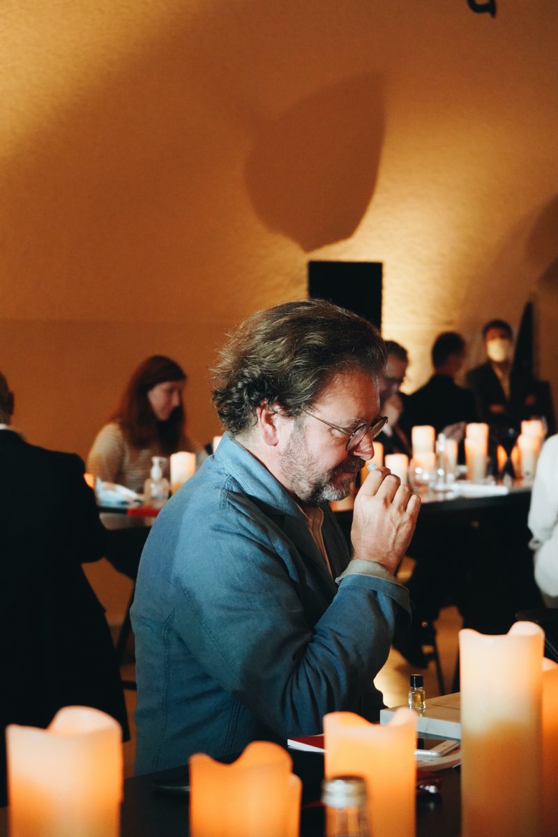 GHMUMM's tweet photo. Lepousez introduces aromas in droppers, ranging from butter to lime tree. An olfactive experience underlying the aromatic complexity of Mumm #GrandCordon.
#Mumm #MummExplorers #Champagne https://t.co/wB5OMZglUi