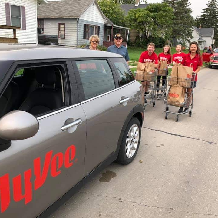 IndianolaHyVee's tweet photo. Thanks for all who came out to enjoy the Log Cabin Days parade in Indianola this morning! We had a blast! #helpfulsmiles #indianolahyvee #thankyou #parade https://t.co/Tc1C44xpsy