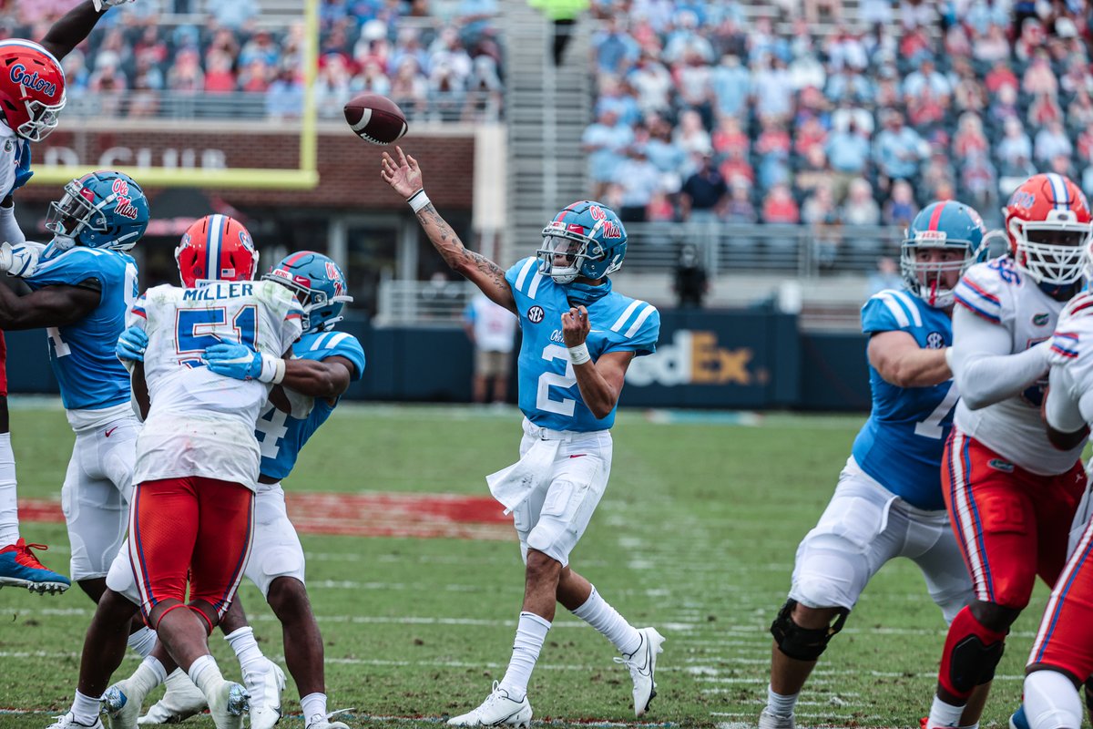 OleMissFB's tweet photo. Some 1st quarter 📸's https://t.co/ohIuVNrDdI