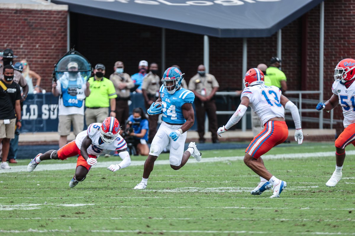 OleMissFB's tweet photo. Some 1st quarter 📸's https://t.co/ohIuVNrDdI