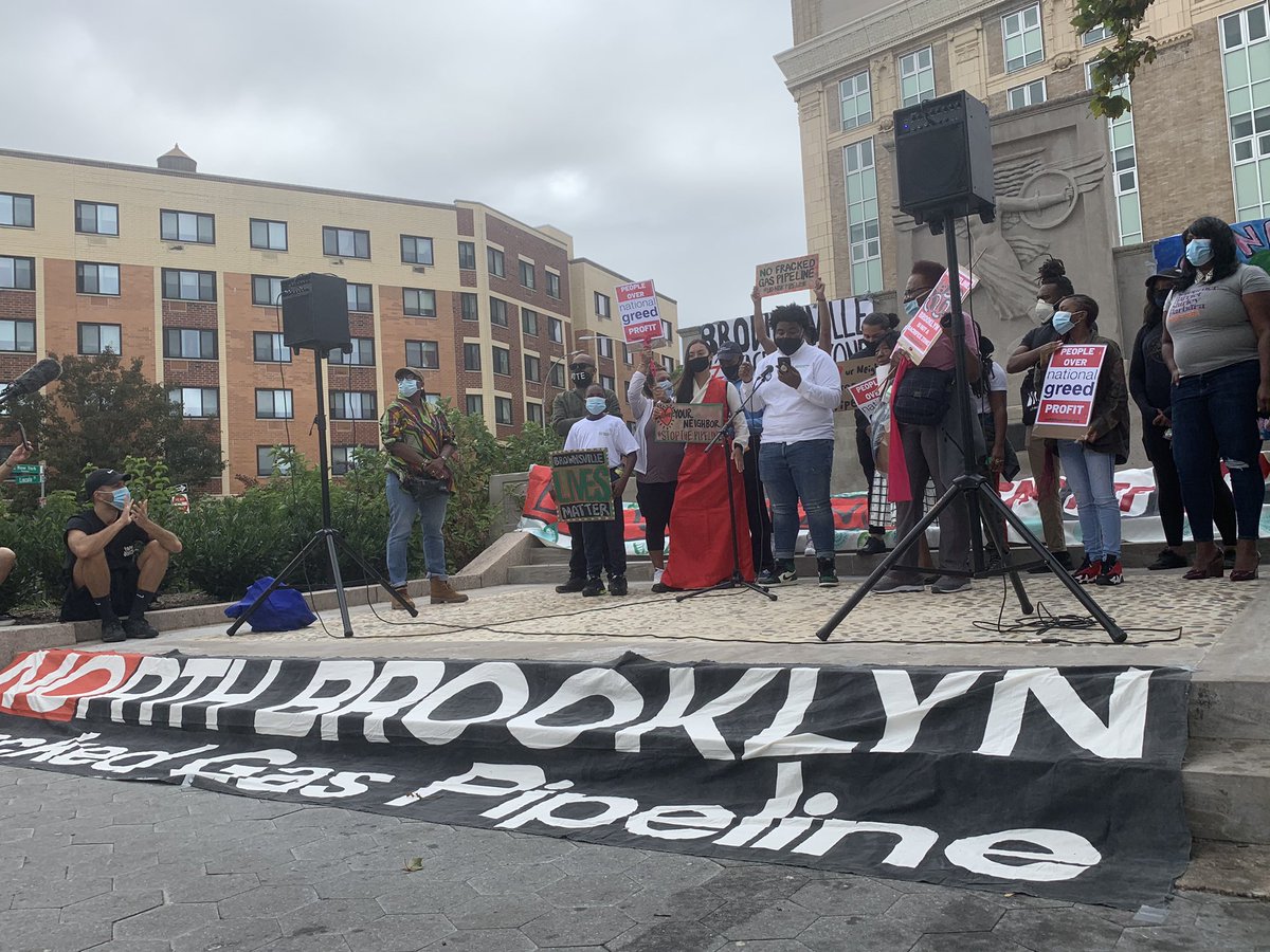 I’m in Brownsville this afternoon - where  @nonbkpipeline and activists have gathered to protest the 5th phase of the fracked gas  #NorthBrooklynPipeline