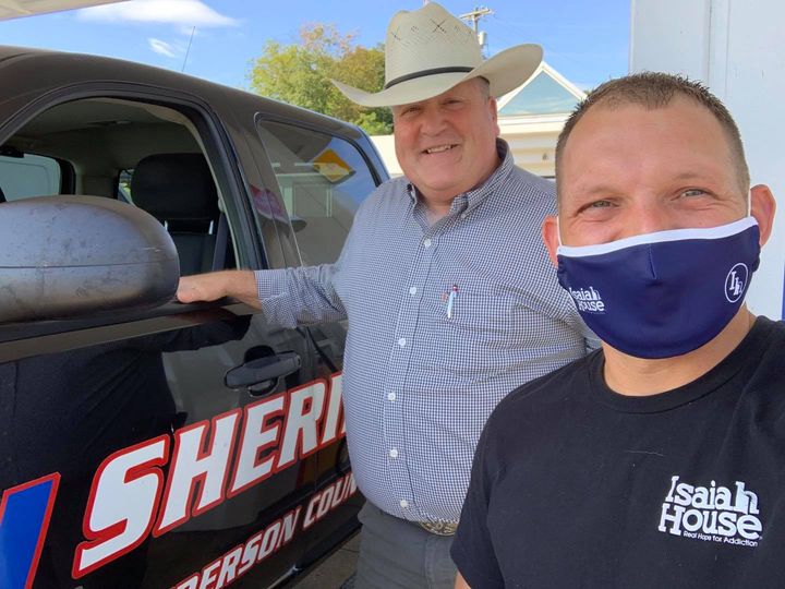 IsaiahHouse's tweet photo. Sheriff Joe Milam of Anderson Co Sheriff Department says the sheriff’s department appreciates the Isaiah House Treatment Center and the support to get people help. Sheriff Milam is very proud of Cody for doing so well.
#recovery #isaiahhouse #orkingtogether #savingives https://t.co/xly8lTDQgR