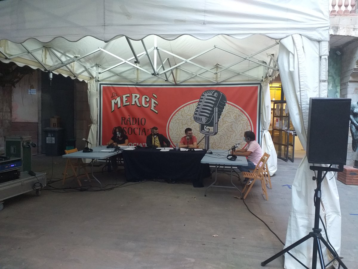 Gran feina de les ràdios associatives de #BCN donant veu a més de 20 entitats!

<a href="/7deRadio/">7deRàdio Barcelona</a> <a href="/bocaradio/">Boca Ràdio</a> <a href="/onadesants/">@onadesants.cat (bsky)</a> @RadioVella <a href="/radiotrinijove/">Ràdio Trinijove</a> <a href="/radioateneuclot/">RàdioAteneu del Clot</a>. Gràcies! Per TJ és un plaer ajudar-vos a fer aquests programes! 

Avui fins 19'45! Seguiu-ho a:

youtube.com/watch?v=H7Gyh4…