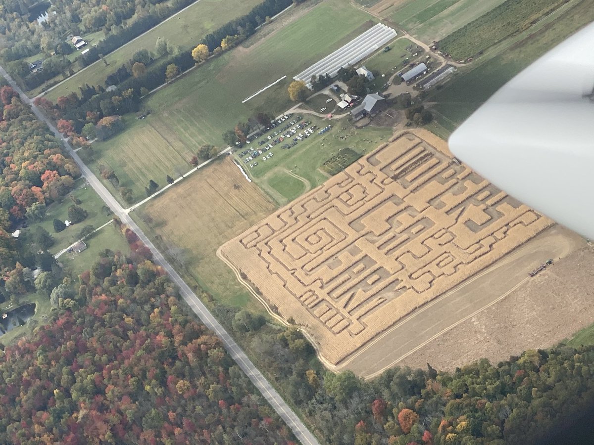 MarkwBrooks's tweet image. Corn maze season is on!  Spotted This one just south of Baldwin. Flying a #DA42NG . It was burning jet A at 3.5 gallons an hour a side. Enough range to go 1900 km nonstop to Newfoundland in 6.5 hours.  ( typically 8.5 -10 liters per 100 km) same as a new car.
#aviation #fly