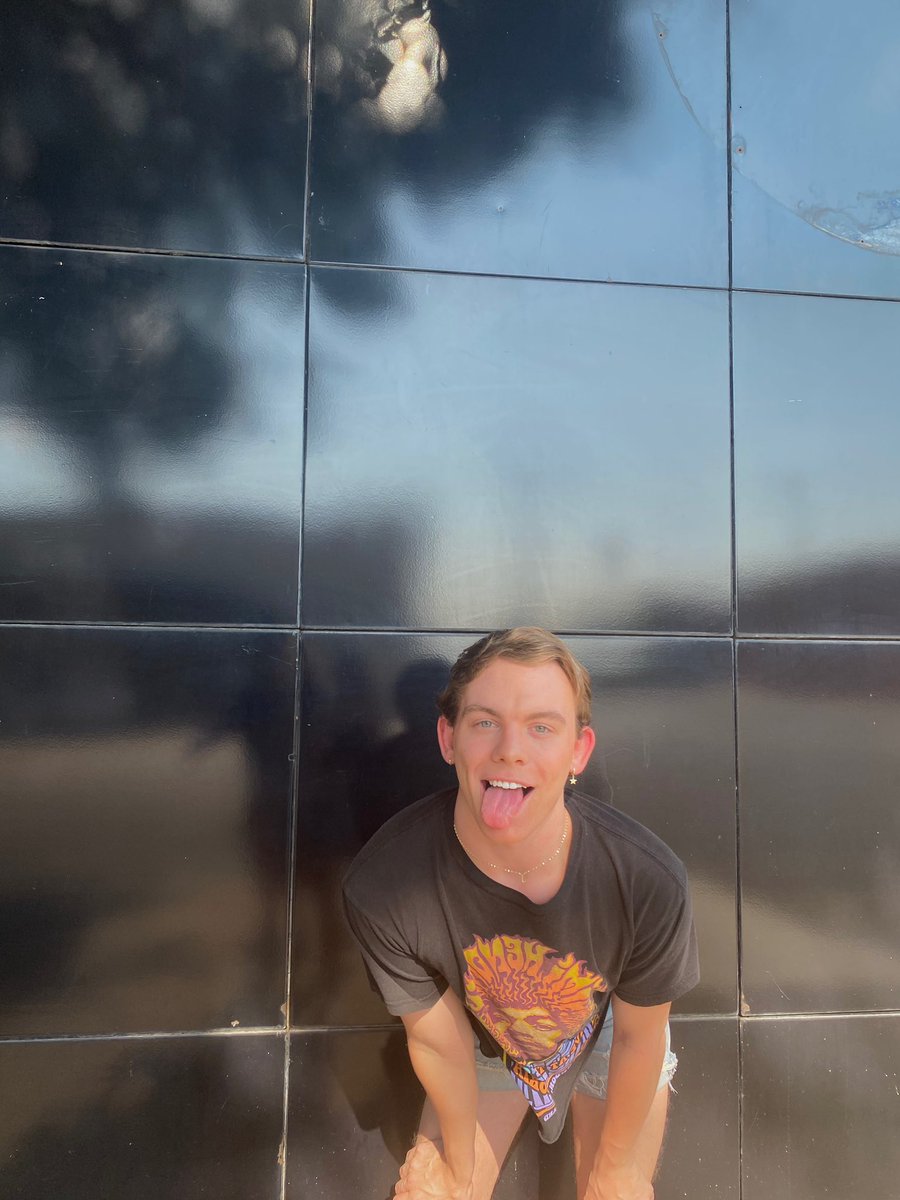 wonkyleo's tweet image. ⚡️🌞💥✨🤍 #lgbtqoftwitter