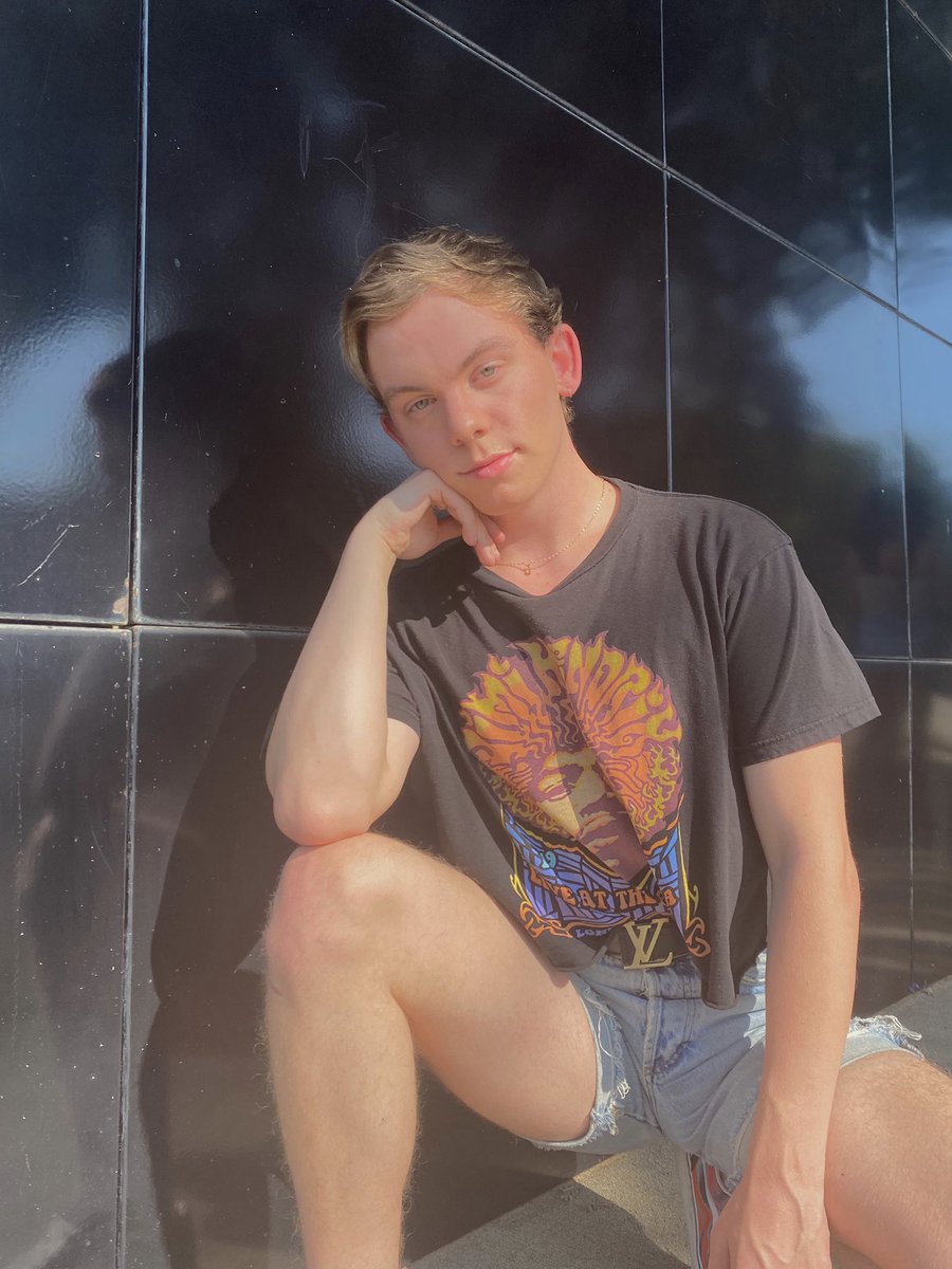 wonkyleo's tweet image. ⚡️🌞💥✨🤍 #lgbtqoftwitter