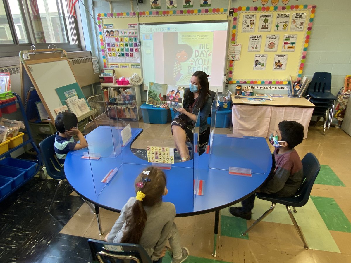 Starting out in (socially distanced!) ENL with an inclusive read aloud for ALL learners 🤓📚🌎 #dpsdny #dpENL #TheDayYouBegin <a href="/JackieWoodson/">Jacqueline Woodson</a> <a href="/JqaPrimary/">JQA Primary School</a>