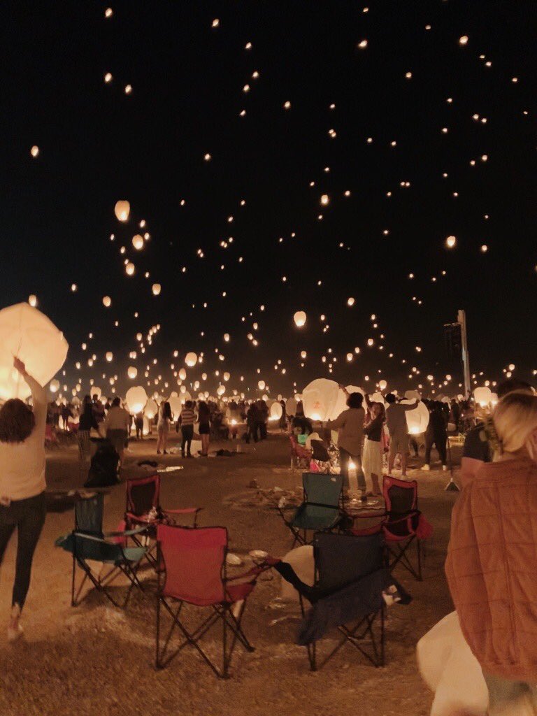 em_olson9's tweet photo. ✨ Most magical night ✨ https://t.co/pWa1J2CY3g