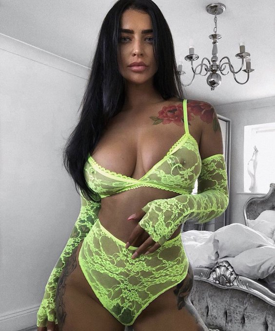 RT if like what you see.. https://t.co/P1fhxqmVOP