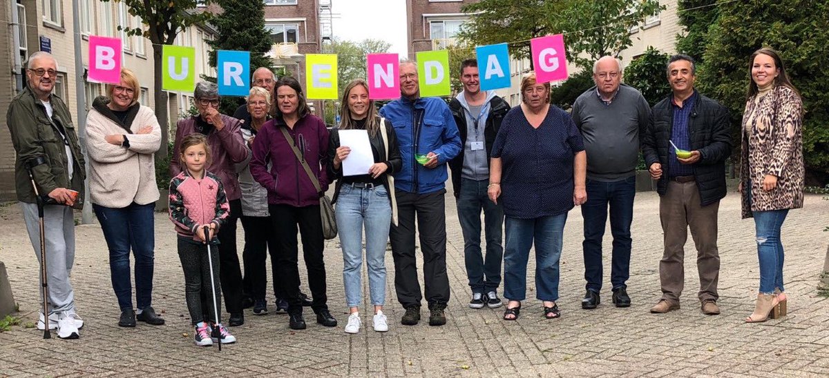 BasriDogan68's tweet photo. Lieve Familie Dogan heel hartelijk bedankt voor de heerlijke traktatie, we gaan ervan genieten.Laten we hopen dat we volgend jaar weer een Burendag in onze straat kunnen organiseren.
Een warme groet en liefs,
Dick en Marijke

@burendag2020
Burendagmetnieuweburen
#burendag https://t.co/nhmjT3eKsm