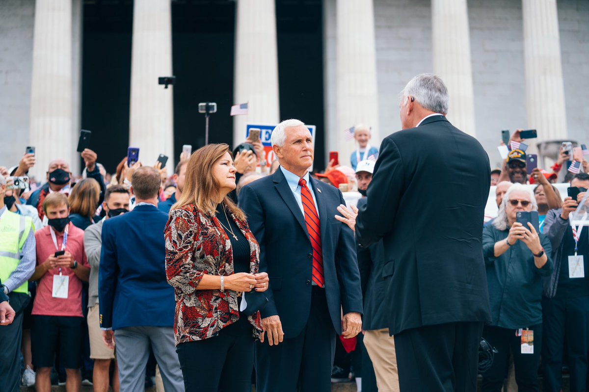 .@SecondLady and I were truly honored to join @Franklin_Graham and thousands of Believers for the #PrayerMarch2020 in Washington DC today. Thank you for your prayers, America. 🇺🇸