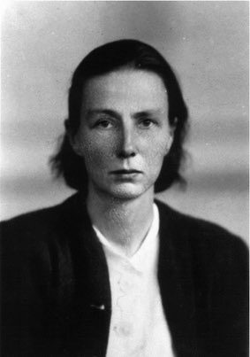 TIL: The first critique of von Neumann's 1932 proof that a hidden variable theory of quantum mechanics was impossible came from Grete Hermann. Sadly, her work went unnoticed.(1/n)