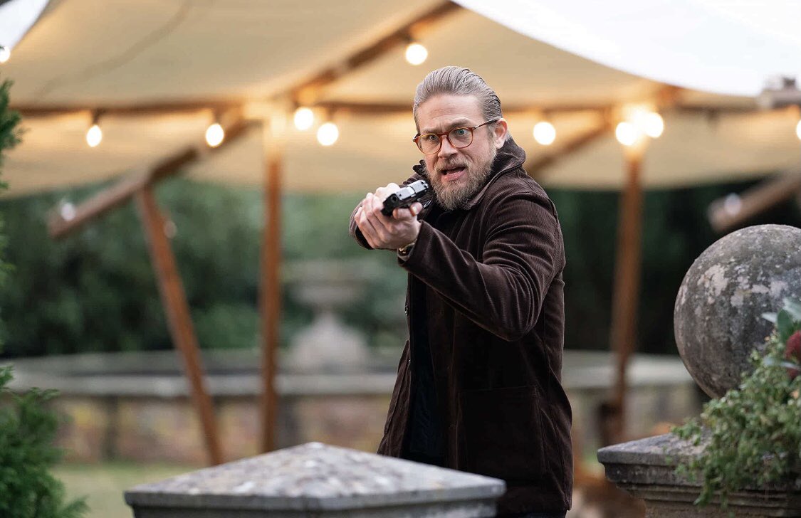 Хороший человек джентльмены. Хороший человек джентльмены. Чарли ханнэм джентльмены. Чеюарди хэном джентелтмены. Редиска нехороший человек джентльмены удачи.