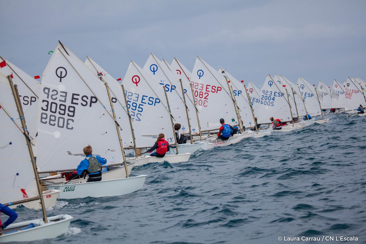 nauticescala's tweet photo. Ha estat un dia de meteo variada a la #mardempúries2020 , però hem completat la jornada amb 2 proves pel G1 d'Optimist i 1 pel Grup 2. Demà hi tornem! Consulta les classificacions i les fotos de la jornada... @canal10emporda @visitlescala #regates2020 https://t.co/ntYUf3ZtMI https://t.co/iv1aiED0Oa