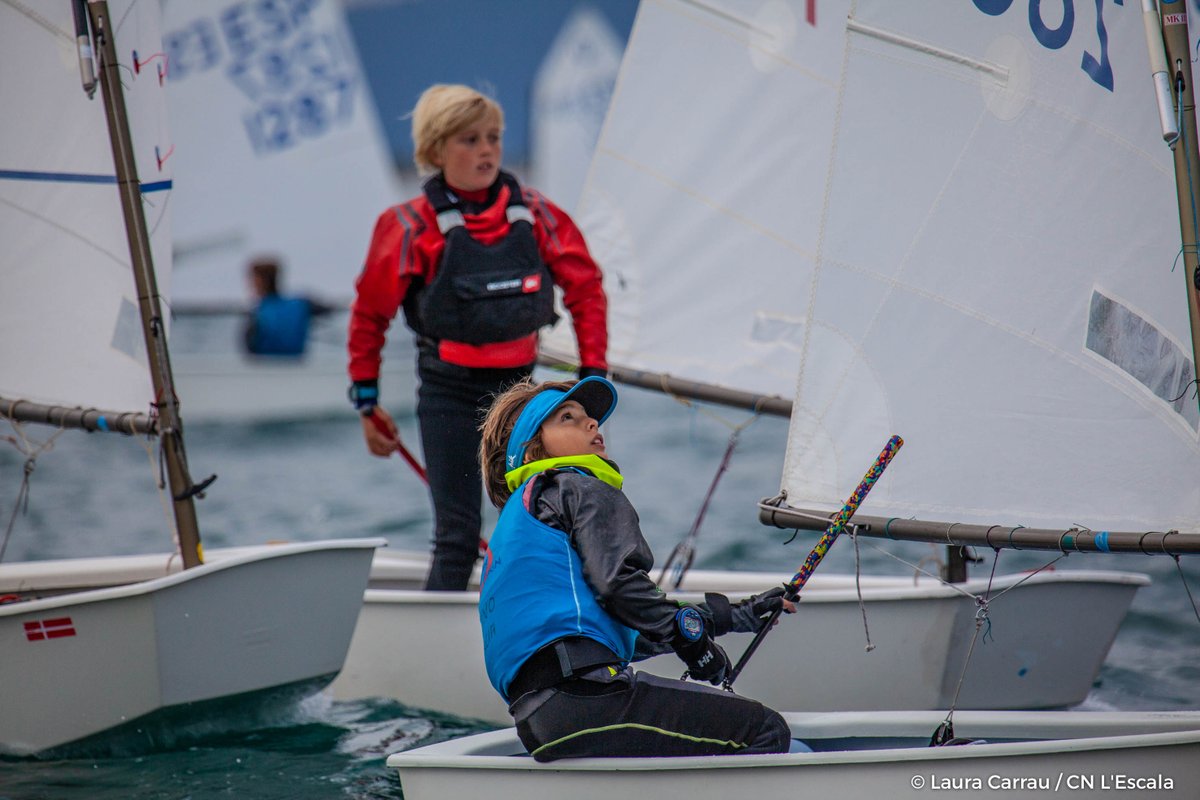 nauticescala's tweet photo. Ha estat un dia de meteo variada a la #mardempúries2020 , però hem completat la jornada amb 2 proves pel G1 d'Optimist i 1 pel Grup 2. Demà hi tornem! Consulta les classificacions i les fotos de la jornada... @canal10emporda @visitlescala #regates2020 https://t.co/ntYUf3ZtMI https://t.co/iv1aiED0Oa