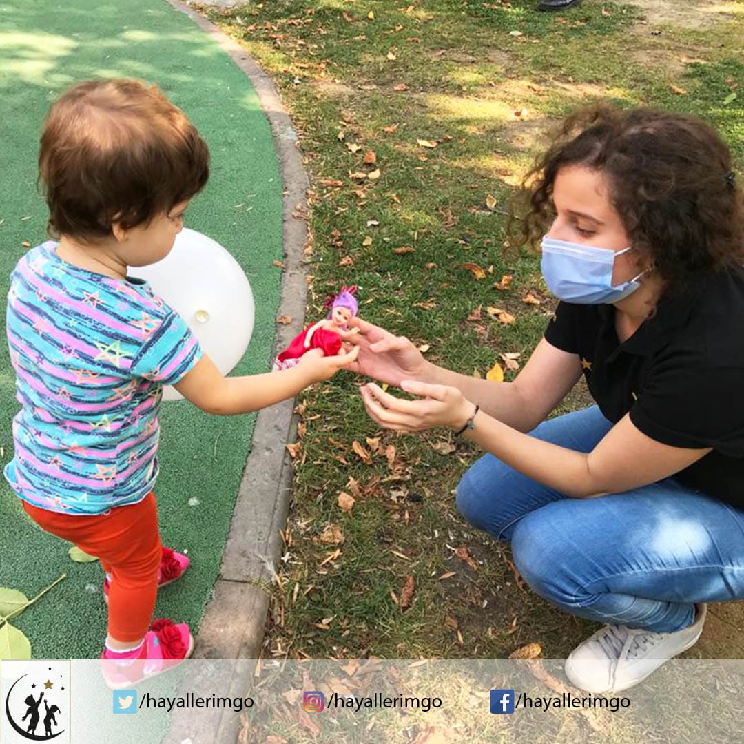 Küçük iki kız kardeşimiz ile parkta keyifli zaman geçirdik😊 Heyecanınız ve mutluluğunuz hiç bitmesin🎈
#bihayalimizvar