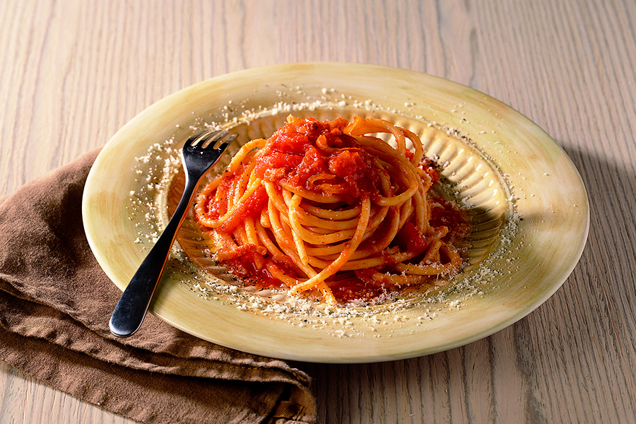 MozartCircle's tweet photo. Hark ye folks!
"Spaghetti All'Amatriciana"
now internationally protected dish (6 March 2020) with #EUOfficialLabels:
#DopIgp: Denominazioni d'origine e Indicazioni geografiche
#Stg: Specialità tradizionali garantite
& has been presented to #UNESCO!
@Spinazieacademi @hugh_canning https://t.co/AwP2E7fvmA