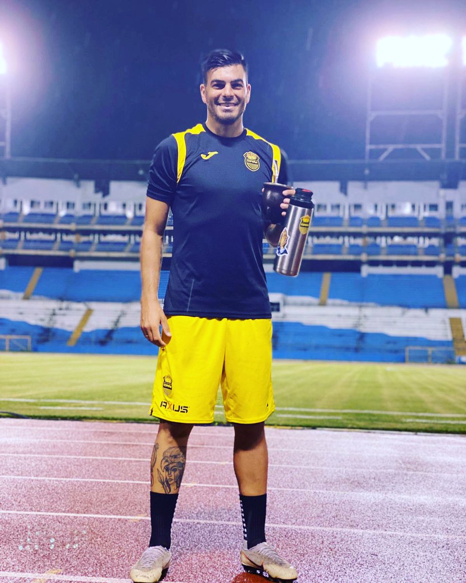 ChinoPirez's tweet photo. Gracias Dios por una nueva oportunidad 💪🏻🟡⚫️✌🏻 https://t.co/RiNo7pbAQV