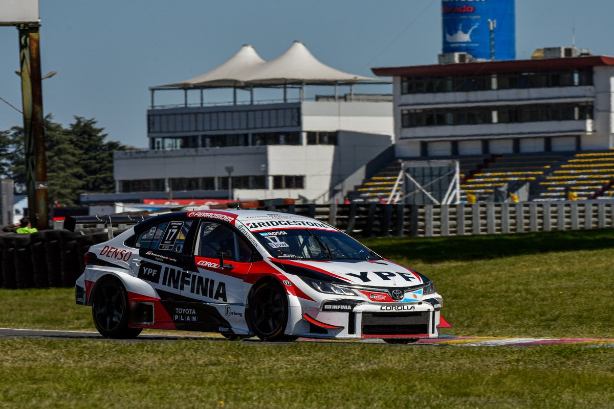TGR_Arg's tweet photo. 🏁 Final para la Carrera clasificatoria de la 2ª fecha del Súper TC2000 en Buenos Aires. Buen avance de @rossimatias del 11º al 6º lugar. @rubarrichello también progresó del 20º al 15º. Por su parte, @hernanpalazzo19 no pudo completar la prueba.
#ToyotaGazooRacing #STC2000BA https://t.co/54rbgCZnWp