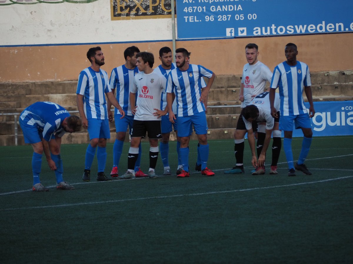 CF_Gandia's tweet photo. FINAL |

@CF_Gandia 0 - 2 @MuroCFOficial 

Tercera derrota de la pretemporada on l'equip ha plantat cara a tot un equip de PLAYOFF. L'equip va agafant sensacions de cara al inici de la temporada.

Ajustem error, seguim equip

🤍💙 Una Passió, Un Sentiment 🤍💙 https://t.co/y6FxX3YtO8