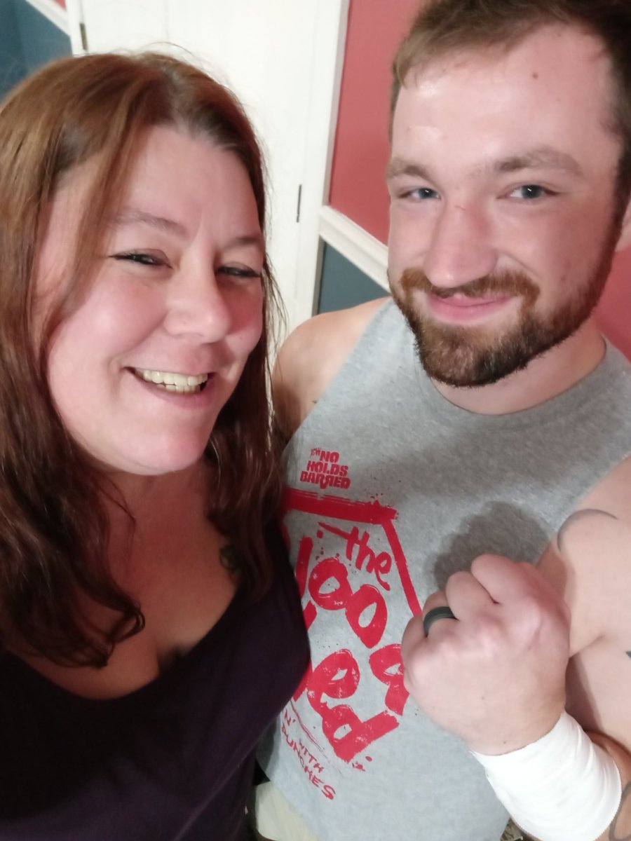 ChristineKamine's tweet photo. Took me a good 8 months to build up the courage to ask for a picture. Thank you @OrinVeidt for letting have a fan girl moment! https://t.co/kgwvFdj54x