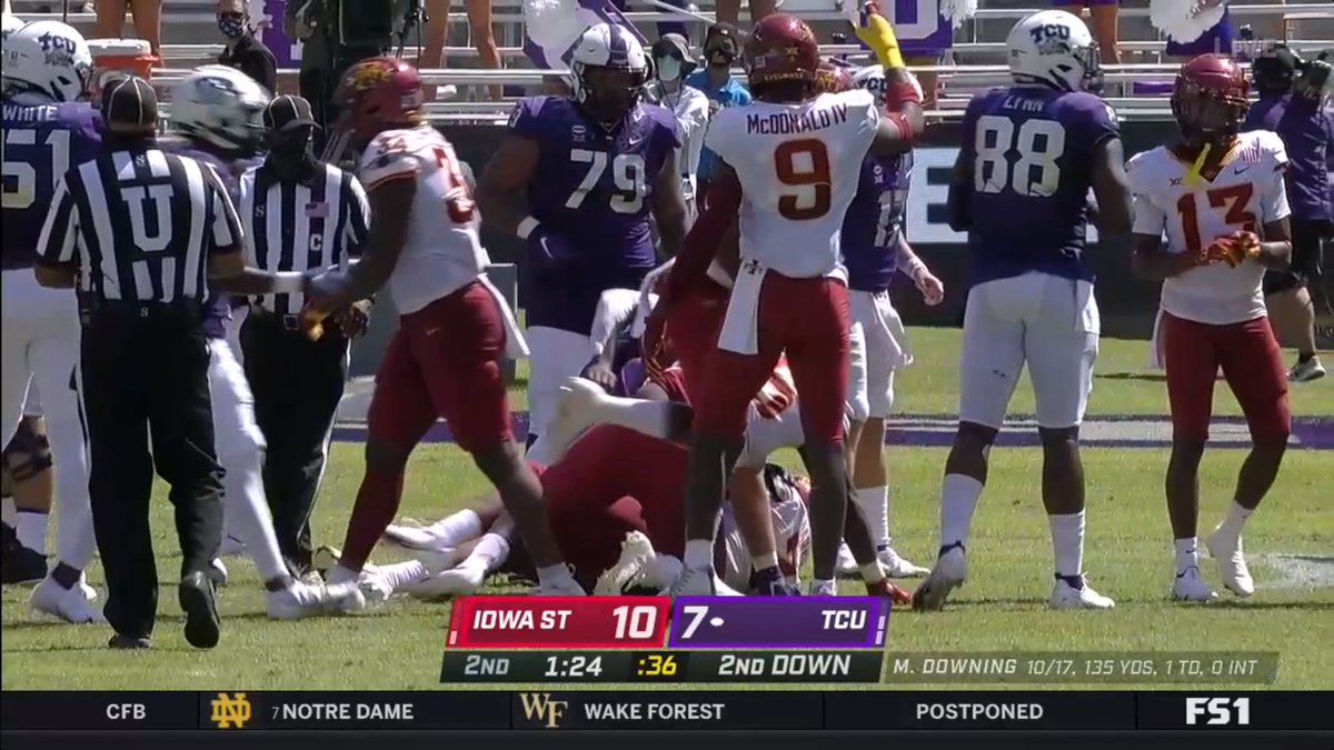 god I can't get over how good these TCU jobbies look in action. And the matchup is really striking too. two QUALITY neckline situations, with the Horned Frogs being slightly more involved and creative, but no slouch from the Cyclones