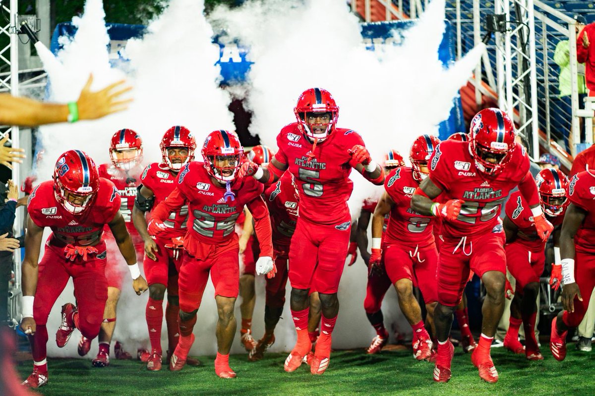 sincerejacksonn's tweet photo. Blessed to receive an Offer from Florida Atlantic University. Thank you @JT0200 and @CoachTaggart for the opportunity.  #winninginparadise @FAUFootball @LarryGrant95 @2ddavis @coachjimcollins @BrandonHuffman https://t.co/VrmmifHIni
