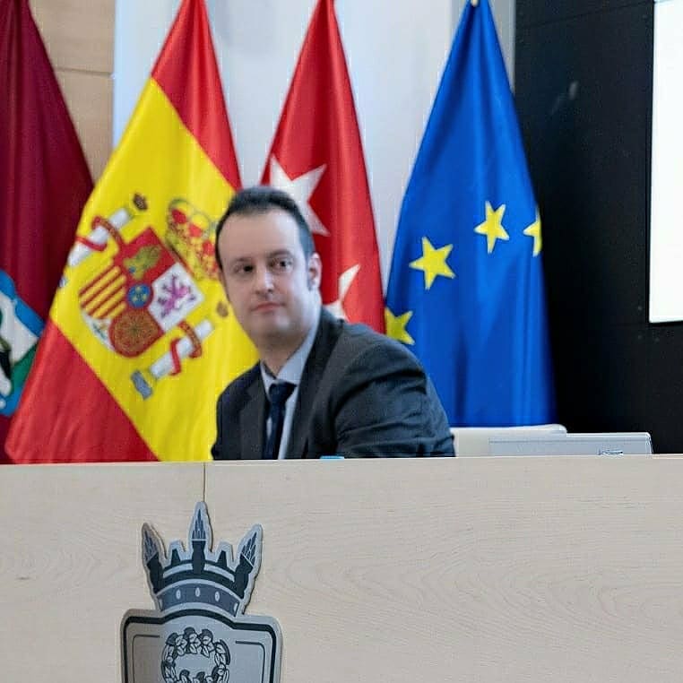 VacelarAbogados's tweet photo. Nuestro Socio - Director @vacelar participó ayer en la Entrega Institucional de Títulos de @Ceijformacion en el @icam_es.
¡Nuestra más sincera enhorabuena a la decimoquinta promoción!
#ceij #turnodeoficio #icam #abogacia #formandoabogados #master #formacion https://t.co/jR8jstUgEN