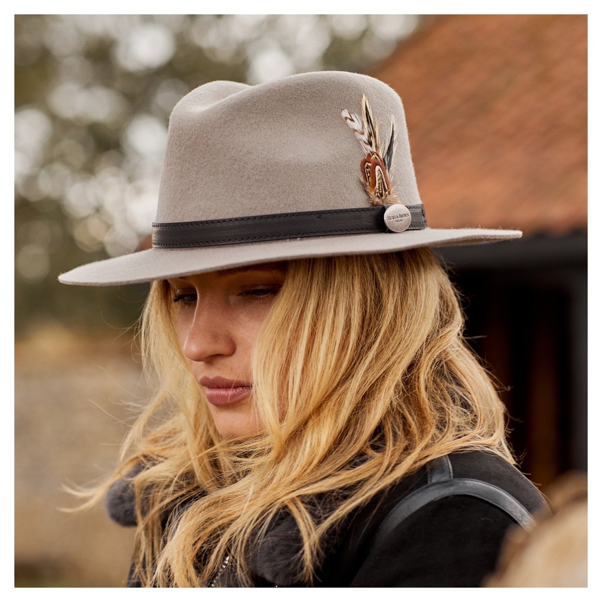 HicksandBrown's tweet photo. Who has added The Brantham Fedora to their Hicks & Brown collection? ๐ญ. The natural feathers work so well against the grey bringing out the softness of the colour ๐ท.โ
#hicksandbrown #fedora #hat #hatshop #autumnstyle #greyfedora #style #fashion https://t.co/zV25T3UCkG